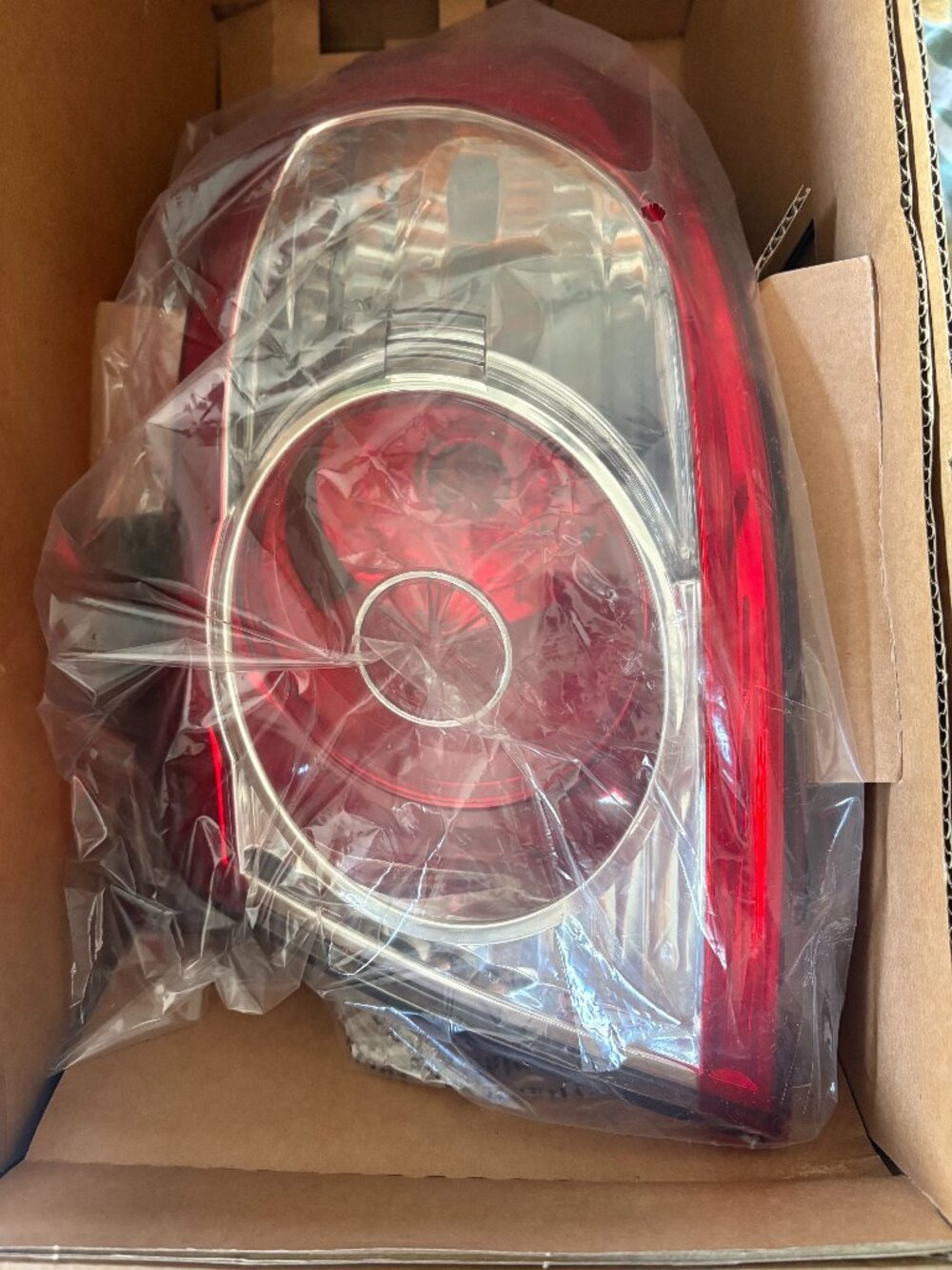 Hyundai Santa Fe 2010-2012  taillight Right Brand new